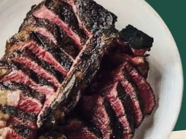 Aufgeschnittenes Steak vom Grill